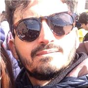 Professore laureato con il max dei voti impartisce lezioni a studenti delle scuole medie e superiori